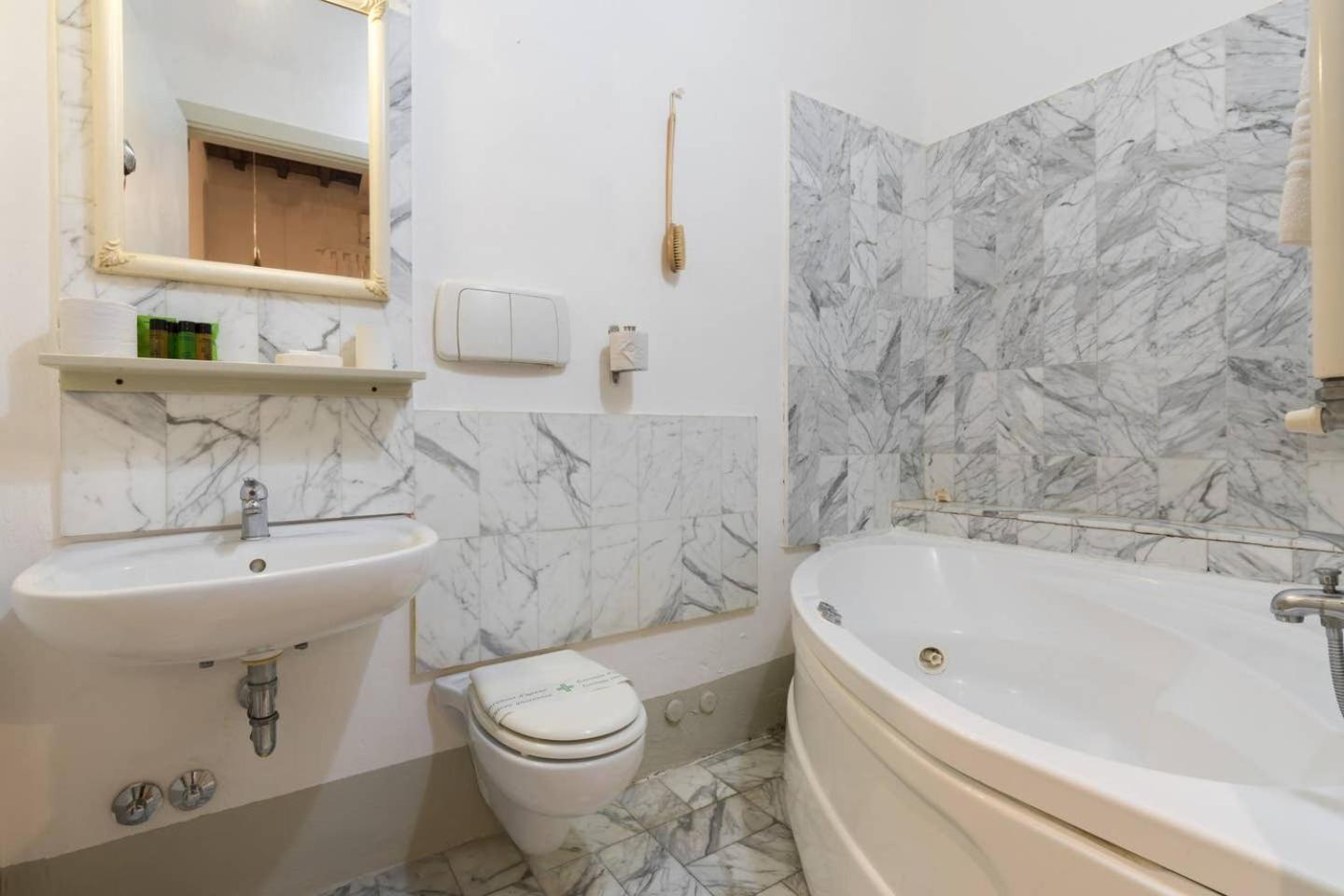 F4 - Santa Croce One Bedroom Flat 2 To 4 Guests 피렌체 외부 사진